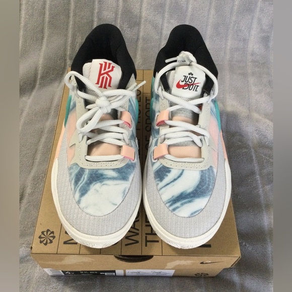 Nike Kyrie 8 Go Photon Dust 4Y DQ8076 002 - Picture 2 of 13